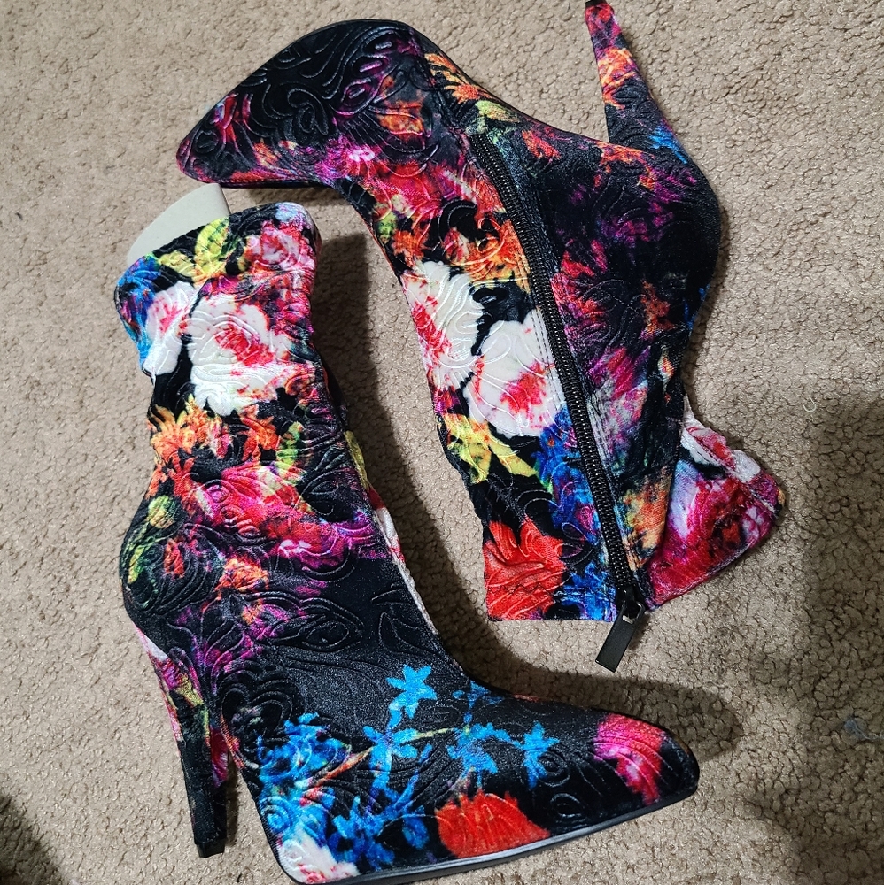BRAND NEW BEAUTIFUL MULTI COLORED ANKLE BOOTS